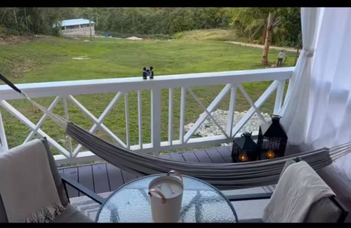 Christie Cottage | Charming cottage with WiFi and AC in adorable Blunts