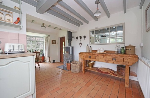 Forsbrook Cottage | Charming Country Cottage Retreat with Hot tub/Sauna/Cold Plunge Pool & Lake View