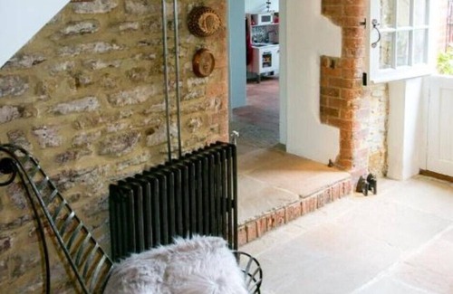 Daventry Cottage | Charming country cottage with garden