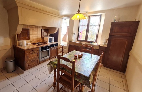 Pulney Cottage | Charming Country Cottage with Garden, Near Trails and Leisure Spots