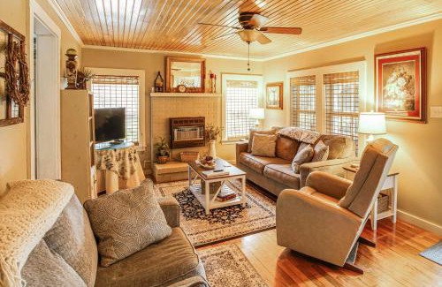 Oxford House | Charming Country Home with Yard - 14 Mi to Ole Miss!