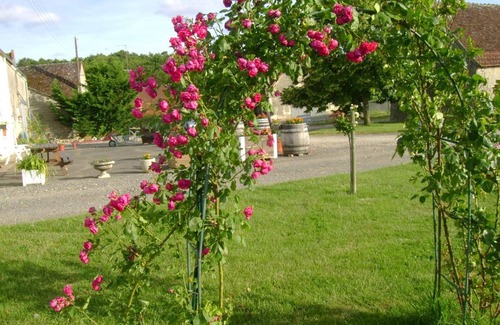 Chedigny Cottage | Charming Countryside Cottage Near Touraine's Top Sights with Garden and Modern Amenities