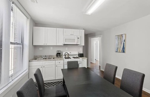 Wicker Park Apartment | Charming Cozy 2BR Haven w/Crib Near Hip WickerPark