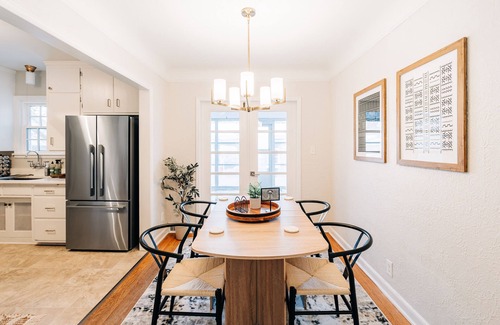Como House | Charming, cozy urban cottage by Como & MN State Fair with Renovated rustic den