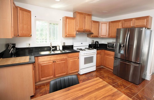 Eastside House | Charming Craftsman House - 3 Bedrooms With Parking - By Beach, Shops & Retro Row