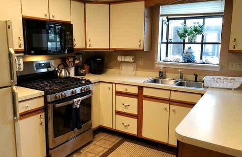 The Pines House | Charming Dog-Friendly Duplex, 3BR, Walk to Boardwalk, Porch & Parking!