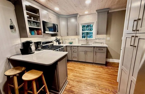 Canal Corkran Cottage | Charming Dog-Friendly Cottage, Walk to Rehoboth Beach, Private Yard & Parking!