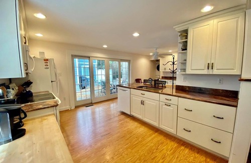 Rehoboth Beach Cottage | Charming Dog-Friendly Coastal Cottage: Steps to Beach, Boardwalk & Town!