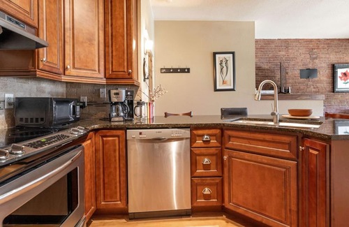 Ozark Apartment | Charming Downtown Boutique loft- located in the Historic River District