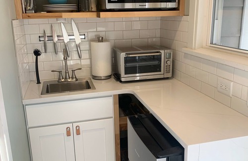 Naperville House | Charming Downtown Naperville Farmhouse - 1 Bedroom Guest Suite - Walk to Town