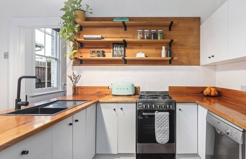 Northcote House | Charming Edwardian on Westgarth/Fitzroy North Cusp with Garden (Pet Friendly)