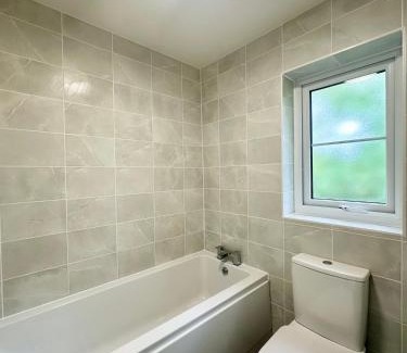 Preston House | Charming En-suite Bedroom
