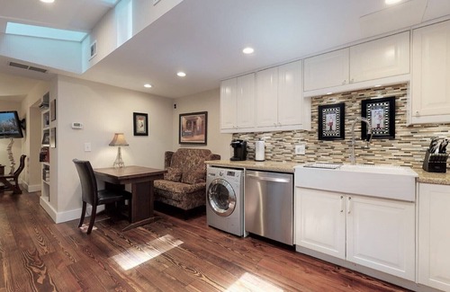 Marietta Apartment | Charming English Cottage