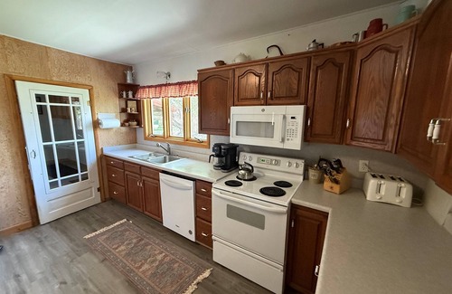Ennis House | Charming Ennis Montana Bungalow
