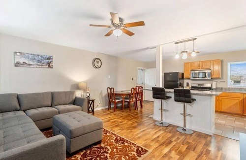 Ballwin House | Charming entire ranch home - 3 bedrooms , 1-restroom ❤️ Free drive way parking ❤️
