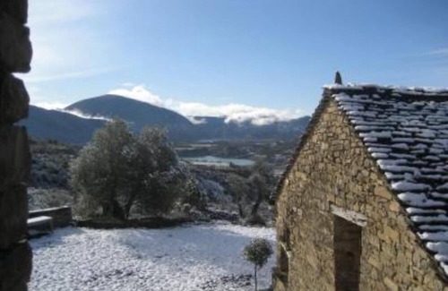 Coscojuela de Sobrarbe House | Charming property on private property next to Lake Mediano.