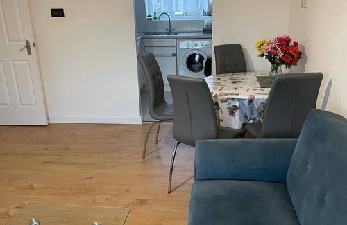 Aveley House | Charming Escape: 2BR Home with Parking