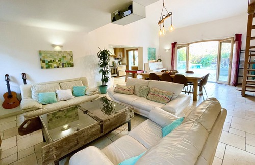 Le Collet House | Charming Estate on 1Ha: 3 Houses, Heated 28 °C Pool, SPA, Ideal for Families