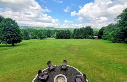 Cortland House | Charming estate with large rooms and AC in quaint Cortland