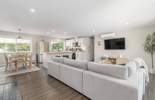 Southeast Eugene House | Charming Eugene Bungalow: Perfect for college sports fans & outdoor enthusiasts