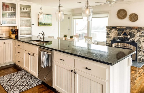 Camano Island House | Charming, family-friendly beach house w/a full kitchen & private beach access