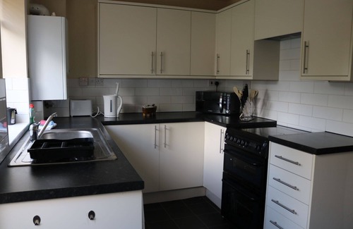 Mapperley House | Charming Family Home Long Term Stay Available!