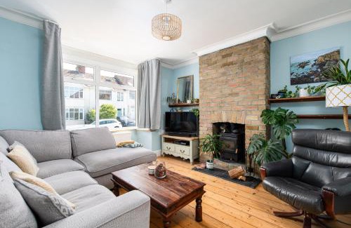 Horfield Apartment | Charming Family Home with Stoves, Garden & Parking