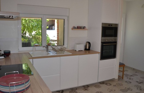 Chilleurs-aux-Bois Cottage | Charming farm stay with terrace and pond view