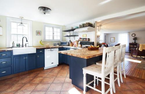Rensselaerville House | Charming farmhouse retreat w fire pit and fully stocked kitchen