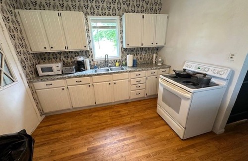 Spring Valley Other | Charming farmhouse with 4 bedrooms and WiFi, AC near Spring Valley