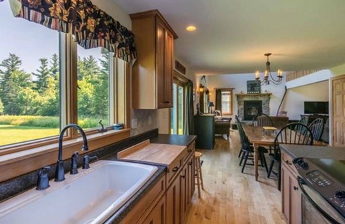 Stratton and Bromley Ski Areas House | Charming Farmhouse 5 minutes from Magic Mountain & close to 5 other Ski Resorts