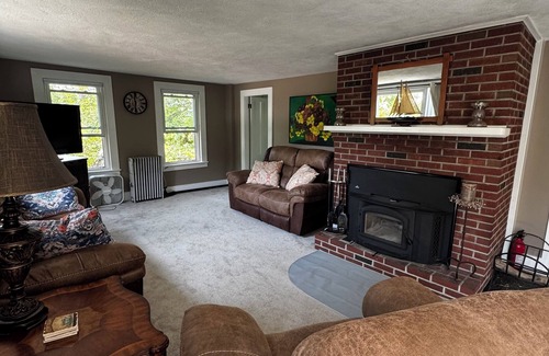 Suncook Other | Charming farmhouse in Pembroke - Family and pet friendly