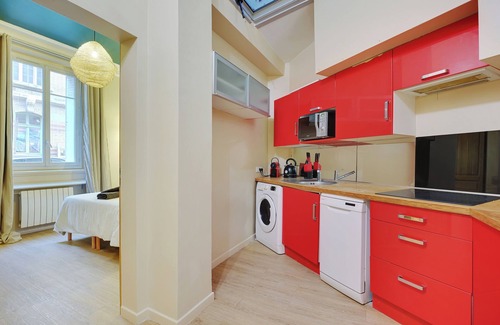 Croulebarbe Apartment | Charming FLAT - 2 bedrooms with a cinema in the "quartier Latin"