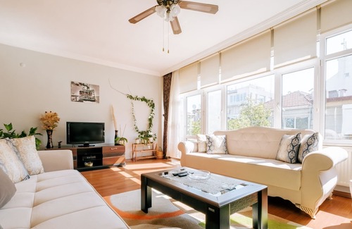 Moda Apartment | Charming Flat w Balcony 5 min to Moda Coast