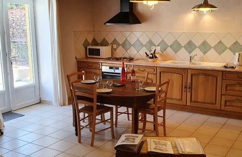 Saint-Paul-de-Vezelin Cottage | Charming Cottage with Terrace, Internet, and Access to Loire River Walks