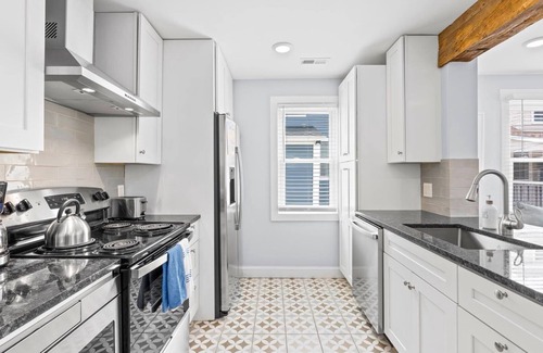 Gardens Apartment | Charming Garden District Escape! Walk to Beach