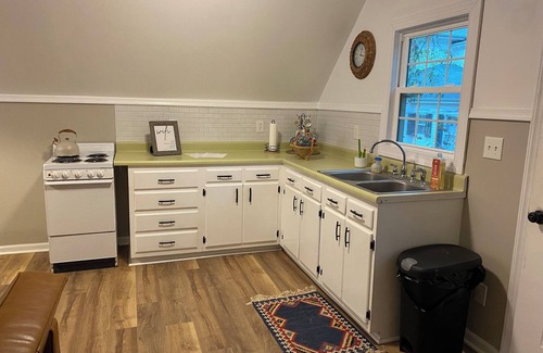 Warrenton Apartment | Charming Garden Loft within walking distance of historic downtown Warrenton