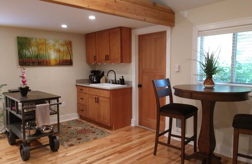 Maple Leaf Cottage | Charming Garden Studio Cottage in North Green Lake