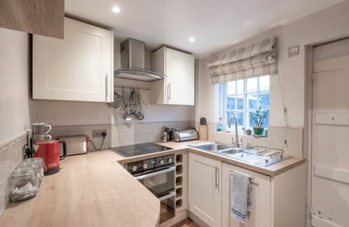 Bury St Edmunds Cottage | Charming Georgian flint cottage