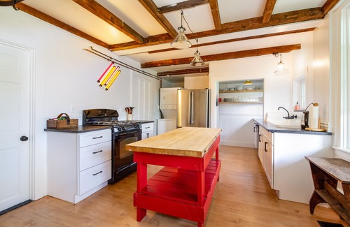 Wallingford House | Charming getaway cottage by the Green Mountains/Killington/Okemo in Vermont!