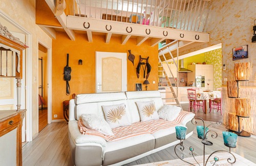 Landrais House | Charming Gite Egaux De Chambon with Shared Pool, Wi-Fi and Air Conditioning