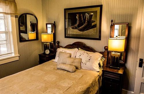 Greeneville House | Charming Glamping Rental with Fireplace near Great Smoky Mountains National Park