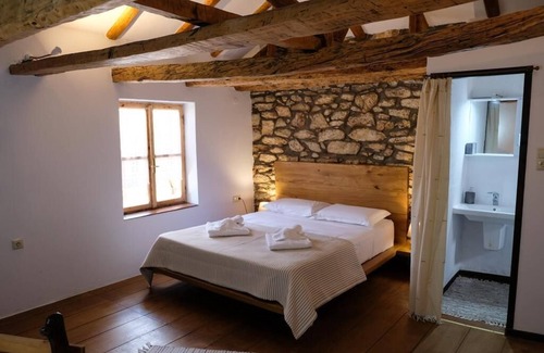 Bergama Cottage | Charming Greek Cottage 10 Min Walk to Acropol