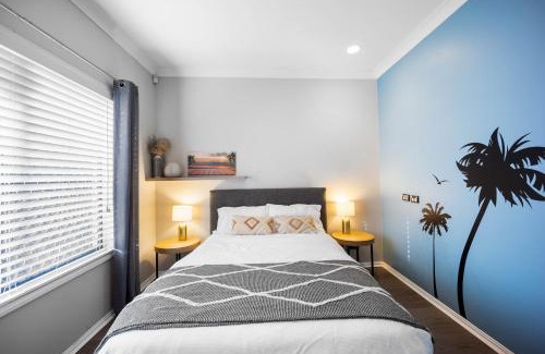 Gold Coast House | Charming Group Getaway - 9 Mins To Burleigh Beach