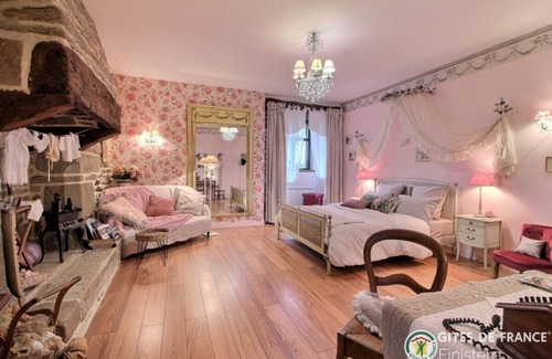 Loperec Bed & Breakfast | Charming guest room in a 16th century Breton manor