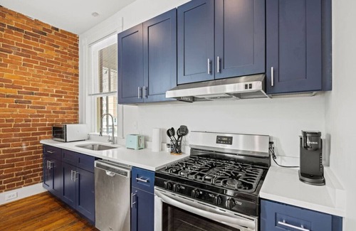 Monroe Ward Apartment | Charming Historic 2 BR Near VCU