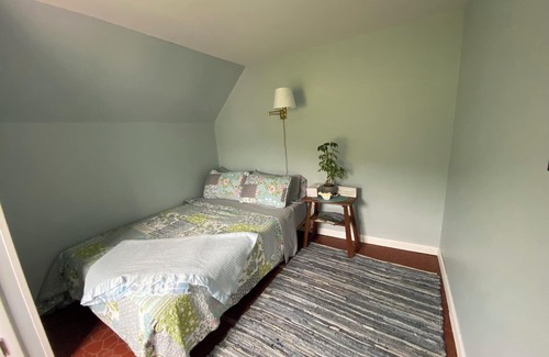 Oxford Other | Charming Historic 4 Bdrm Farmhouse AC secluded, centrally located, fishing pond
