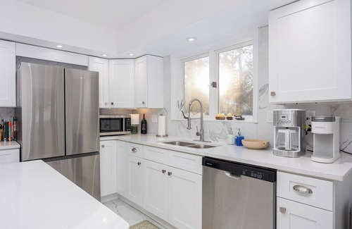 Delaware House | Charming Historic Home, Luxurious Remodel, Walk to Downtown, Tree-Lined Street