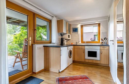 Tuebingen Apartment | Charming Holiday Apartment with Private Terrace and Wi-Fi