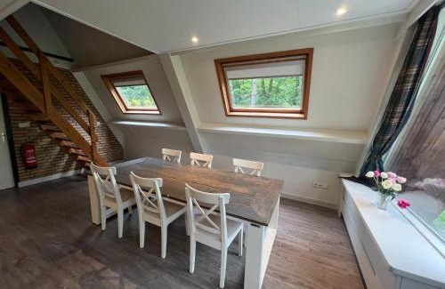 Stramproy House | Charming Holiday Home with WiFi, cleaning included